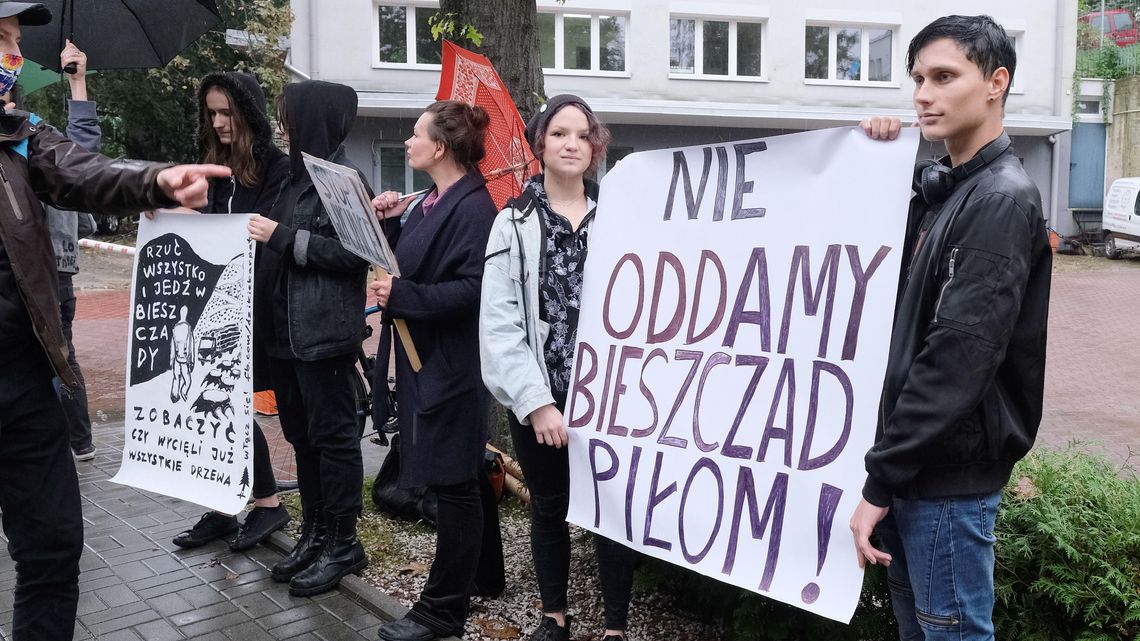 Dzika puszcza, a nie plantacja desek. Pikieta "Nie oddamy Bieszczad piłom!" w Lublinie [zdjęcia]