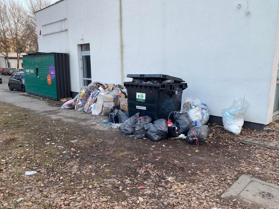 Dziki śmietnik na Porębie. Mieszkańcy interweniują, miasto zapowiada działania