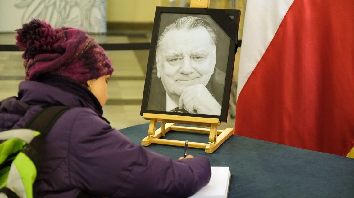 Dziś pogrzeb Jana Olszewskiego. Można wpisać się do księgi kondolencyjnej Dziś pogrzeb Jana Olszewskiego. Można wpisać się do księgi kondolencyjnej