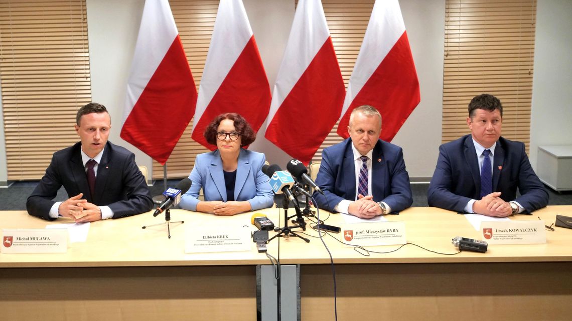 Dziś Sejmik Województwa Lubelskiego opowie się przeciwko „wprowadzaniu ideologii LGBT do wspólnot samorządowych” Dziś Sejmik Województwa Lubelskiego opowie się przeciwko „wprowadzaniu ideologii LGBT do wspólnot samorządowych”