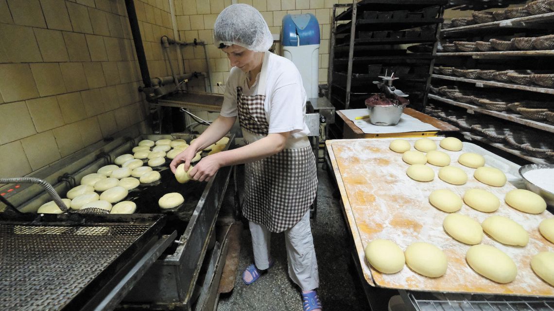 Dziś tłusty czwartek. W tej lubelskiej piekarni powstanie ponad 15 tysięcy pączków Dziś tłusty czwartek. W tej lubelskiej piekarni powstanie ponad 15 tysięcy pączków