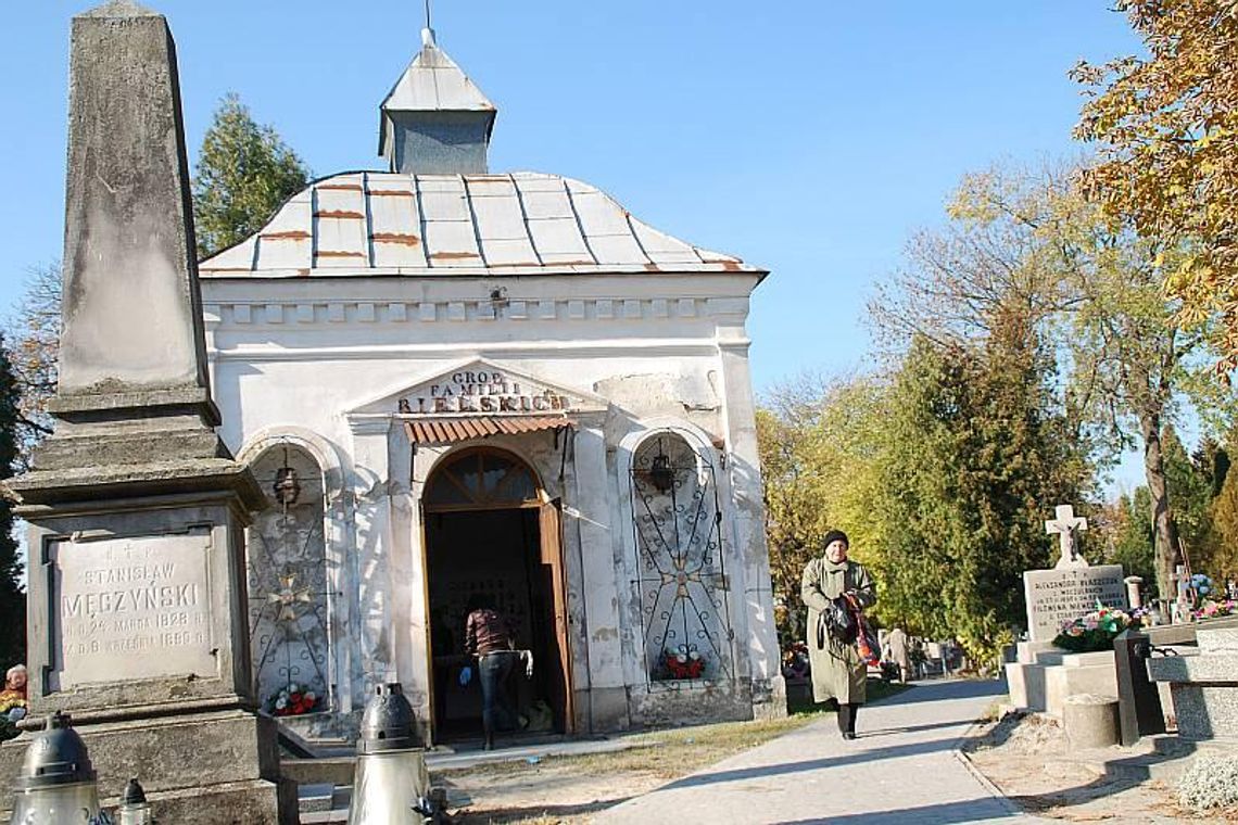 Dziś zbiórka na renowację starych grobów w Chełmie