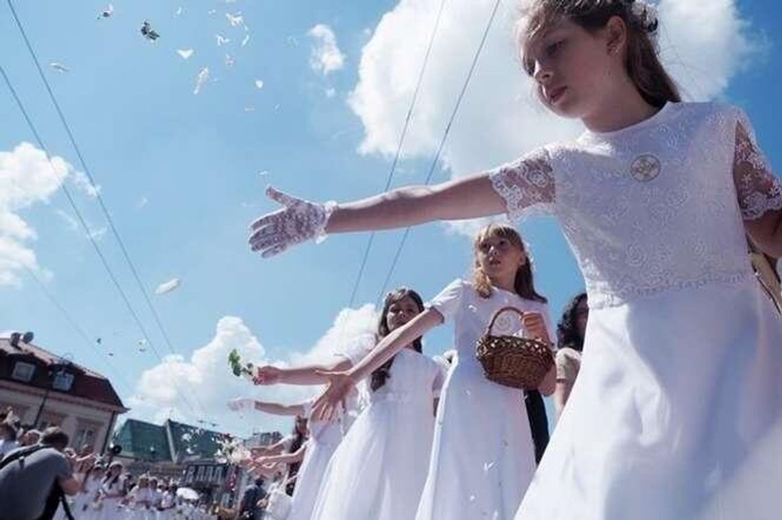 Dzisiaj Boże Ciało. Procesje przeszły ulicami Lublina. Wieczorem Koncert Chwały