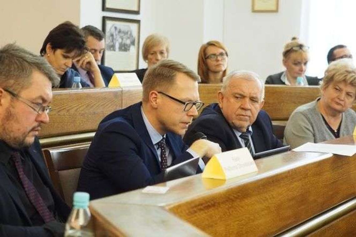 Dzisiaj sesja Rady Miasta. Podatki w górę, pieniądze dla piłkarzy i inne tematy Dzisiaj sesja Rady Miasta. Podatki w górę, pieniądze dla piłkarzy i inne tematy
