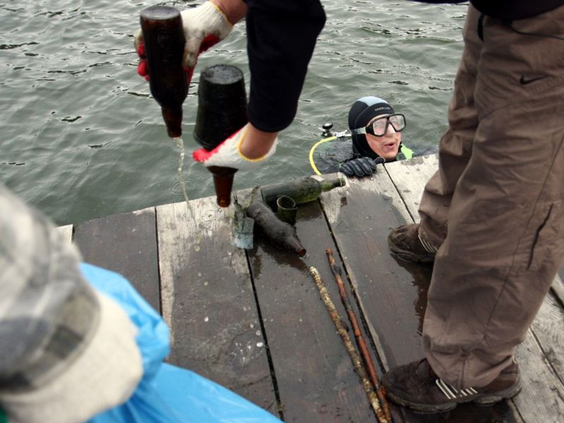 Dzisiaj wielkie sprzątanie dna jeziora Piaseczno