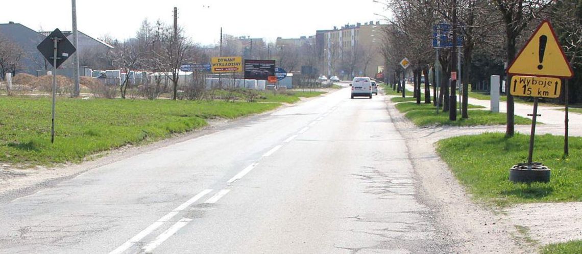 Dziurawe drogi powiatowe w Kraśniku. Skończy się na łataniu