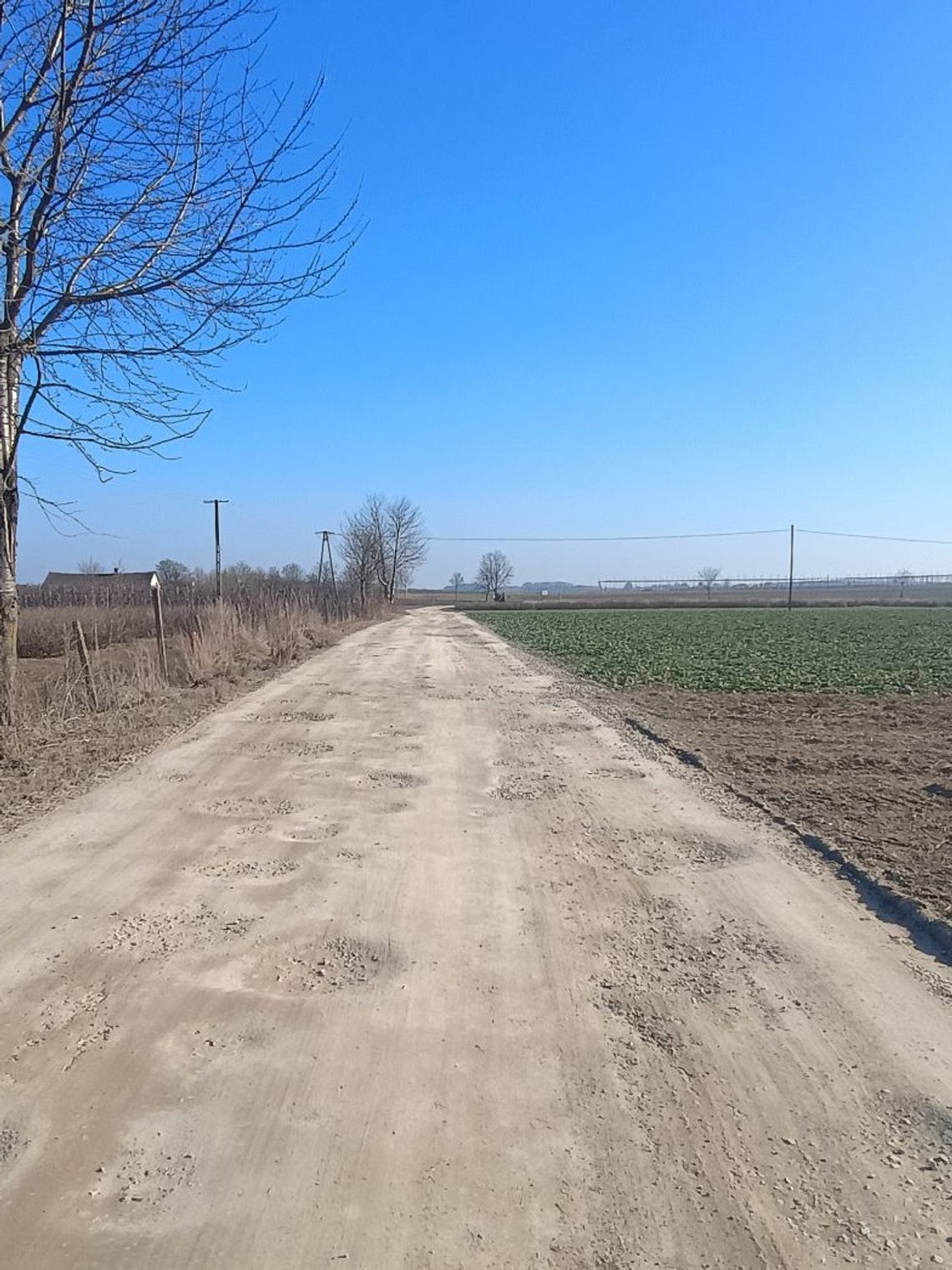 Dziury popadną w niepamięć Nawierzchnia ul. Rejtmanówka w Karczmiskach Drugich wymagająca modernizacji – droga objęta rządowym dofinansowaniem.