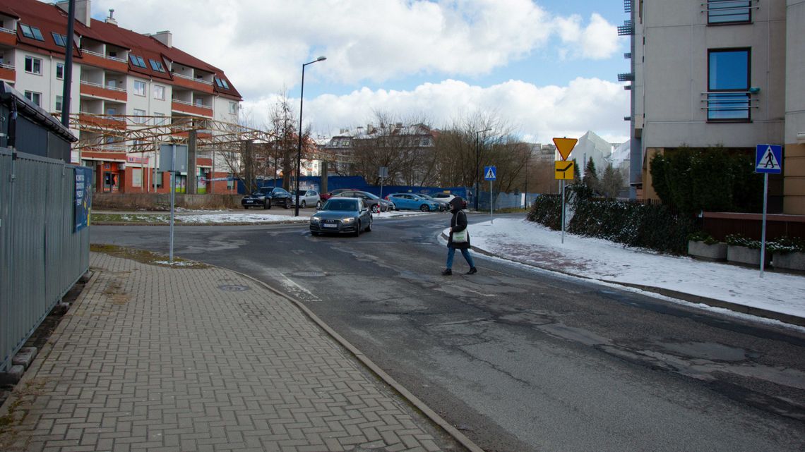 Dziury w jezdni, zapadające chodniki i śmieci na ulicy Matki Teresy z Kalkuty. Co się zmieni? Dziury w jezdni, zapadające chodniki i śmieci na ulicy Matki Teresy z Kalkuty. Co się zmieni?