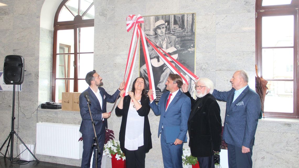 "Dziwny jest ten świat", śpiewał Niemen. A co robił na bialskim dworcu PKP w 1958 roku? "Dziwny jest ten świat", śpiewał Niemen. A co robił na bialskim dworcu PKP w 1958 roku?