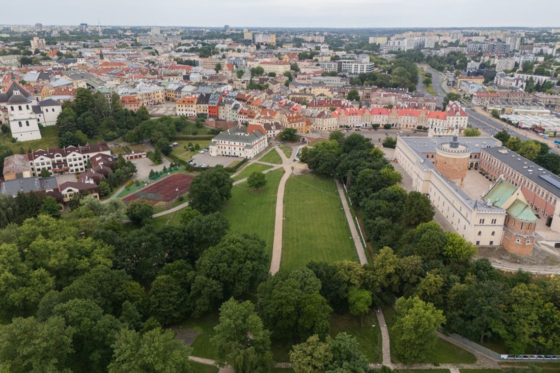 Błonia pod Zamkiem wypięknieją. Będzie zielono i imprezowo. Prace rozpoczęte