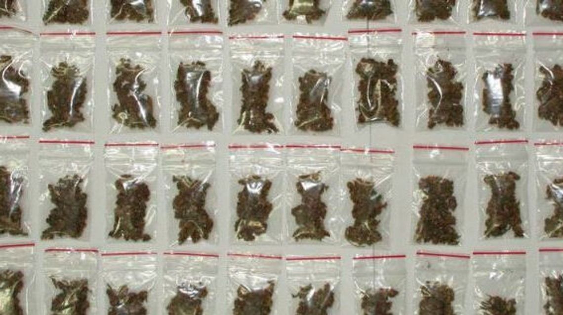 Efekt policyjnej interwencji: marihuana stanęła mu w gardle