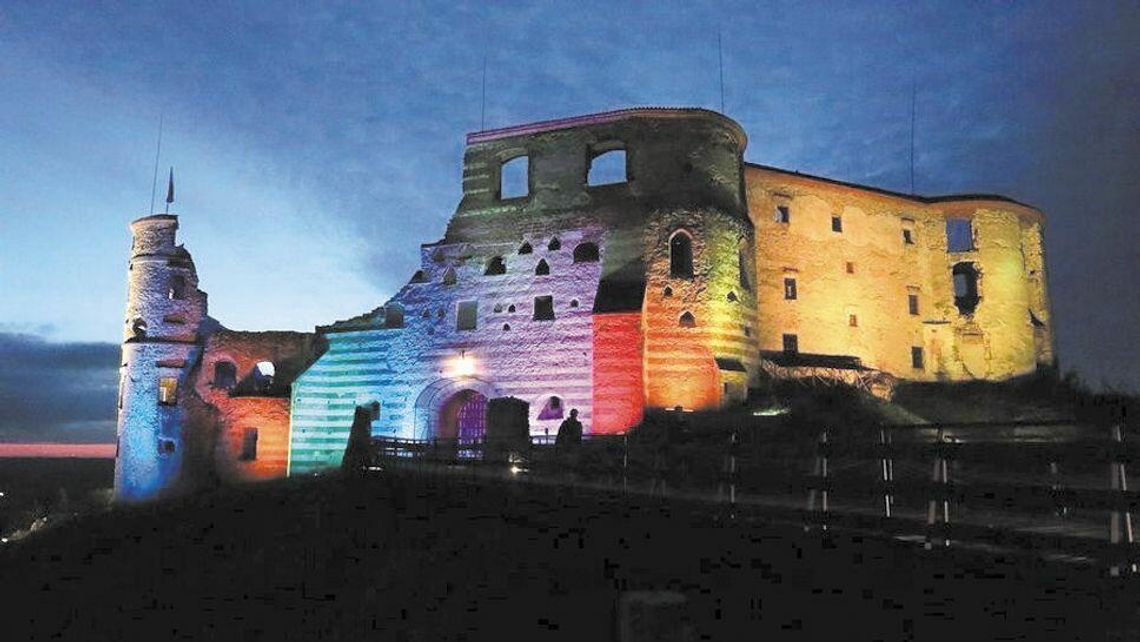 Efektowna iluminacja zamku w Janowcu zdemontowana. Kupią nowe podświetlenie