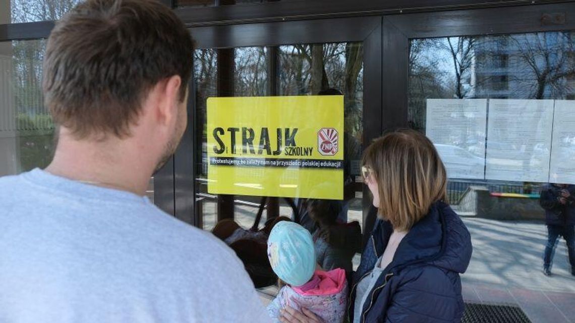 Egzamin gimnazjalny a strajk nauczycieli. Co czeka uczniów? [POLSKI, HISTORIA, WOS]