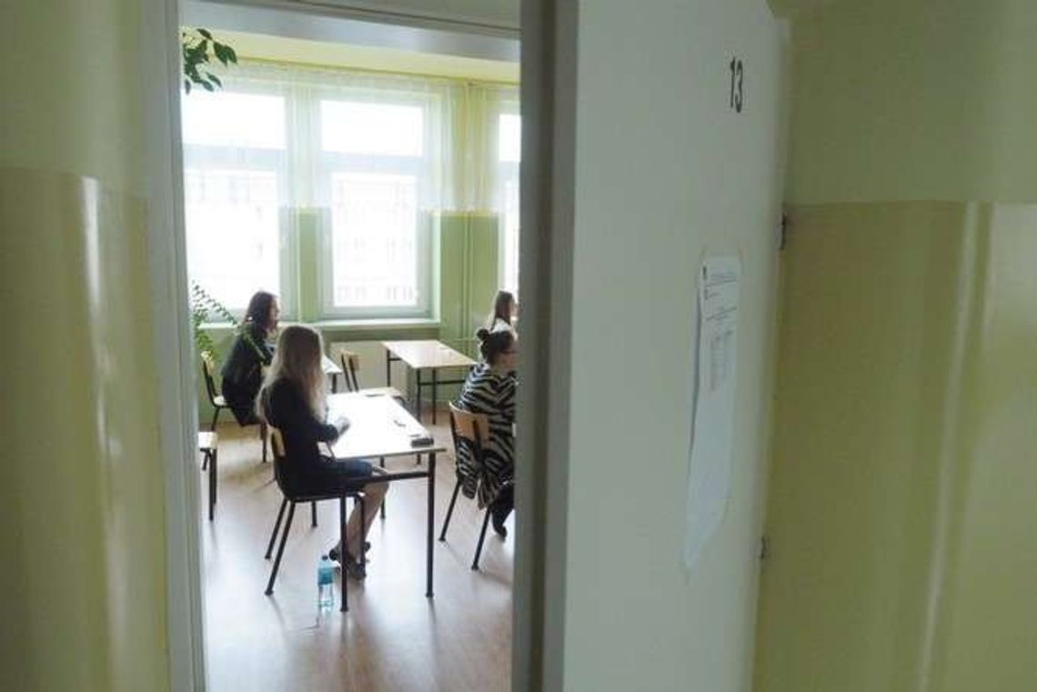 Egzamin gimnazjalny: Historia i WOS, polski. Odpowiedzi, arkusze