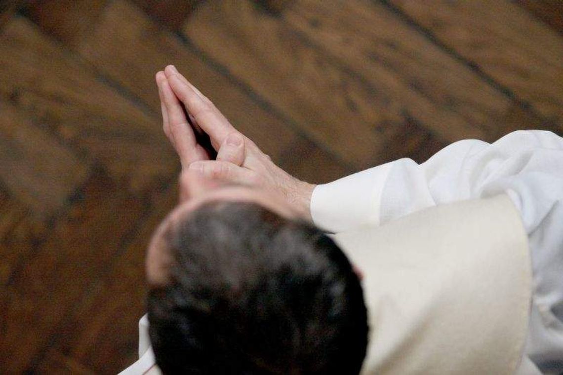 Egzorcyzmy w mieszkaniu w Lublinie. Cztery osoby w szpitalu Egzorcyzmy w mieszkaniu w Lublinie. Cztery osoby w szpitalu