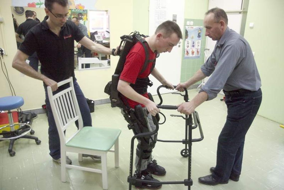 Egzoszkielet szansą na chodzenie. Pierwsze testy w Lublinie Egzoszkielet szansą na chodzenie. Pierwsze testy w Lublinie