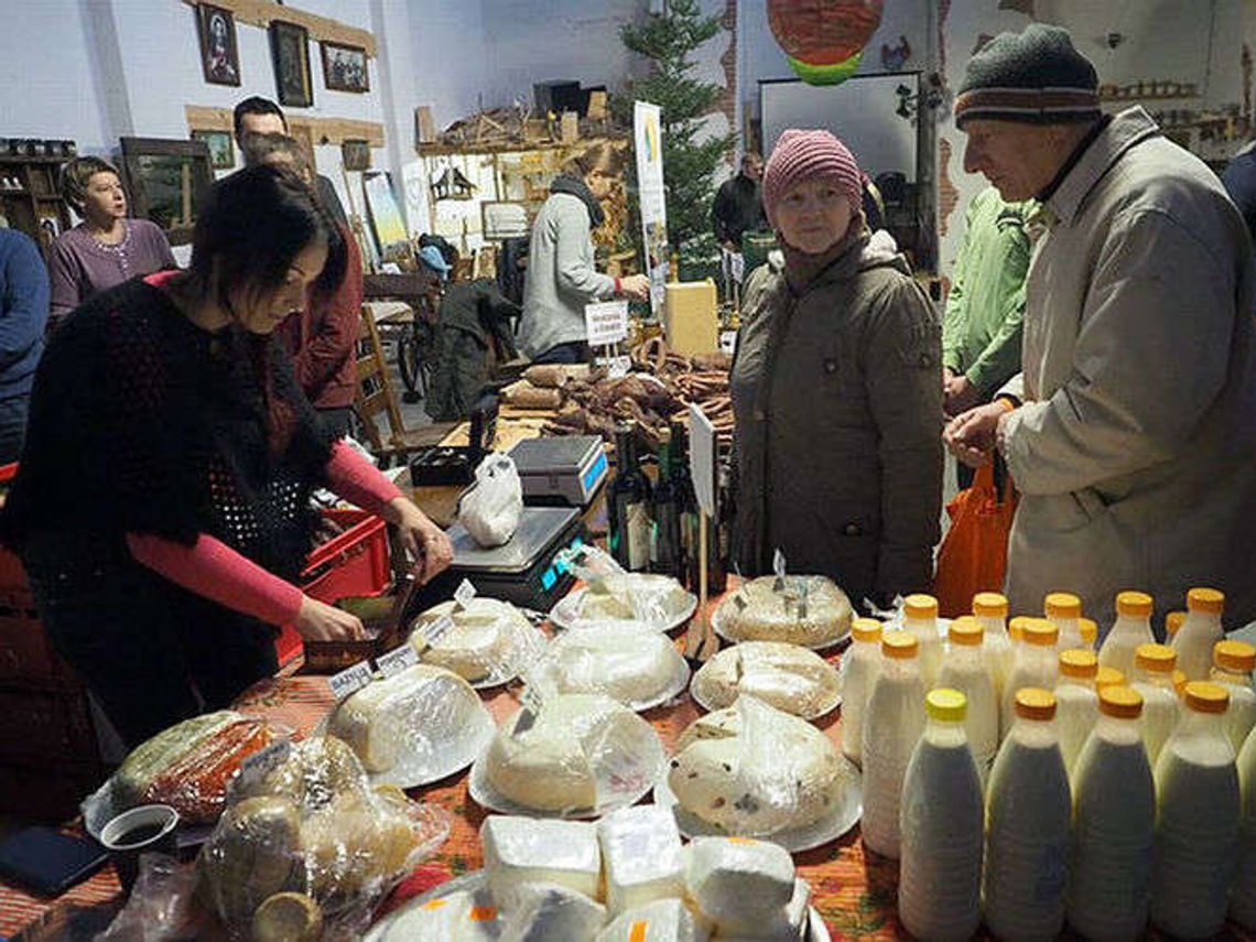 EkoBazar przy ul. Lubartowskiej 77. Były miody, kozie mleko, sery