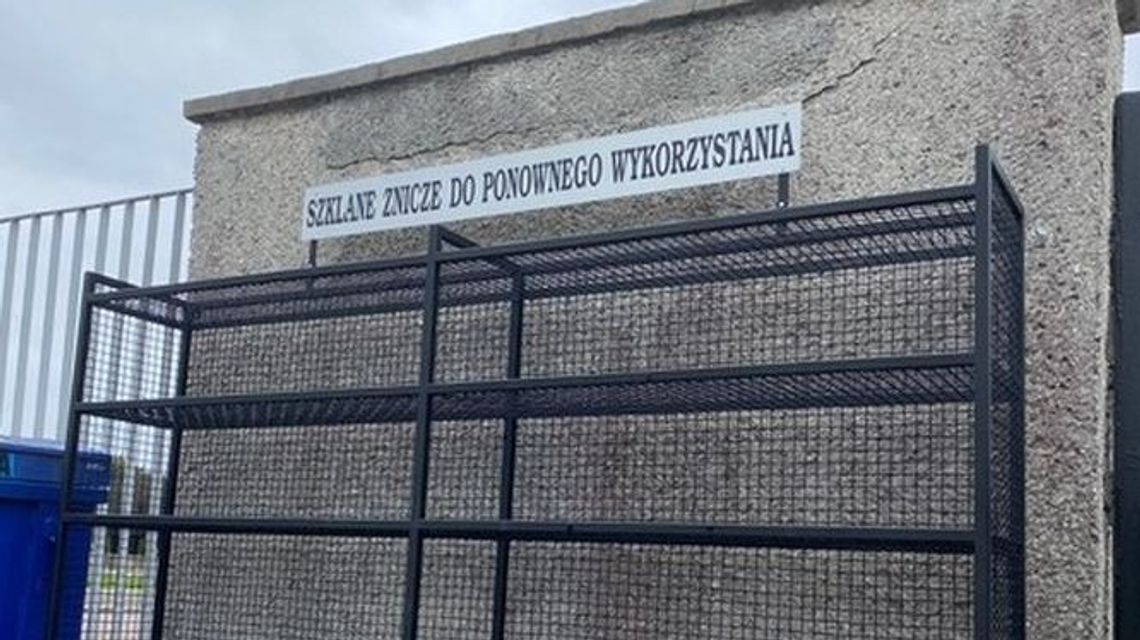 Ekoporządki na cmentarzu. Tu można odstawić znicze nadające się do ponownego wykorzystania