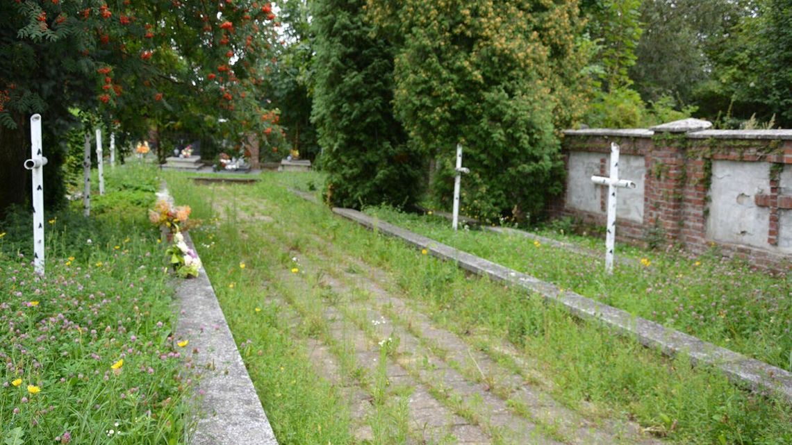 Ekshumacja na cmentarzu w Kraśniku. Kto został pochowany w zbiorowych mogiłach? 