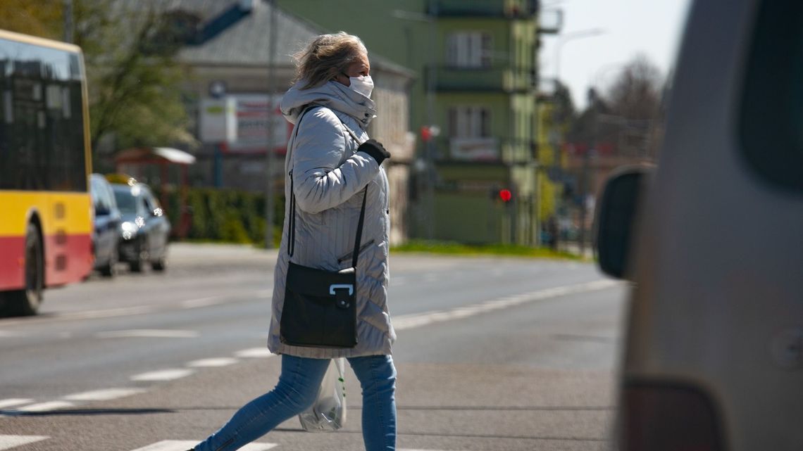 Ekspert: Maseczki w różnym stopniu chronią przed zakażeniem