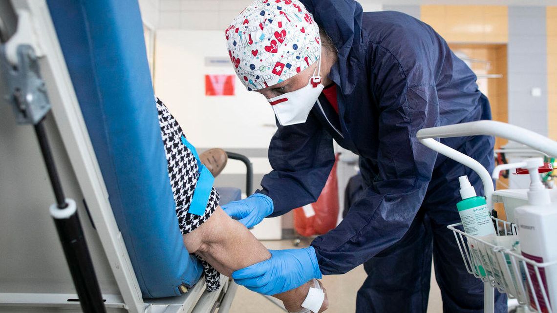 Ekspert: Możemy się spodziewać, że w najbliższych dniach liczba zakażeń będzie wyższa Ekspert: Możemy się spodziewać, że w najbliższych dniach liczba zakażeń będzie wyższa