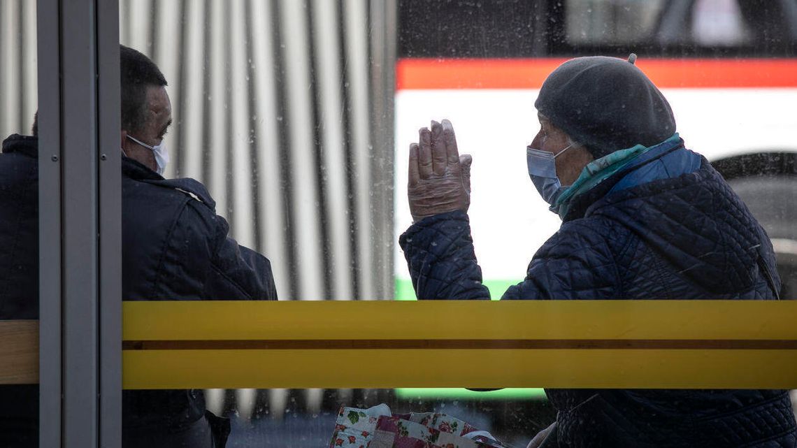 Ekspert: Nie ma dobrego wyjścia, bo każde poluzowanie obostrzeń, to wzrosty zakażeń Ekspert: Nie ma dobrego wyjścia, bo każde poluzowanie obostrzeń, to wzrosty zakażeń