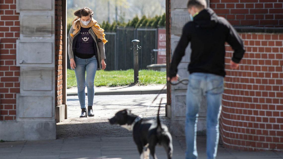 Ekspert o pandemii koronawirusa: Opanować muszą się ci, którzy nadal się bawią Ekspert o pandemii koronawirusa: Opanować muszą się ci, którzy nadal się bawią