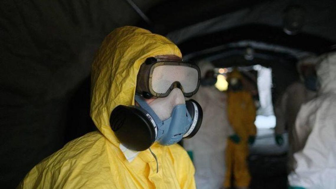 Ekspert: Pandemia na świecie nie słabnie. W Polsce wciąż pojawiają się nowe ogniska