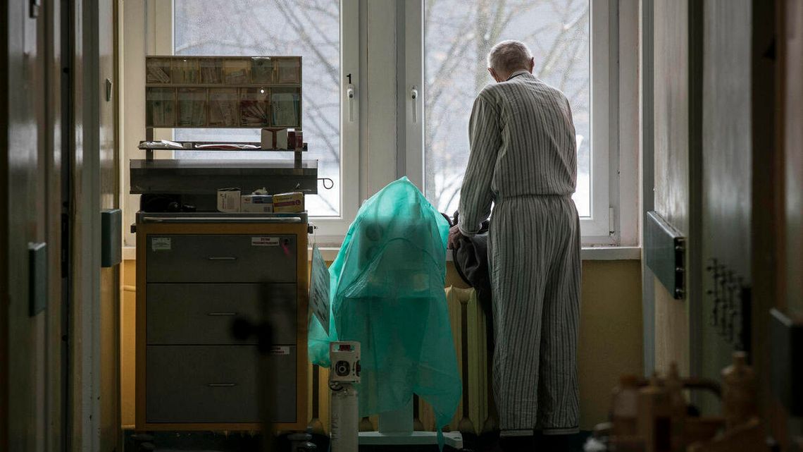 Ekspert: Pandemia pokazała, jak małą mamy bazę do leczenia w pojedynczych salach