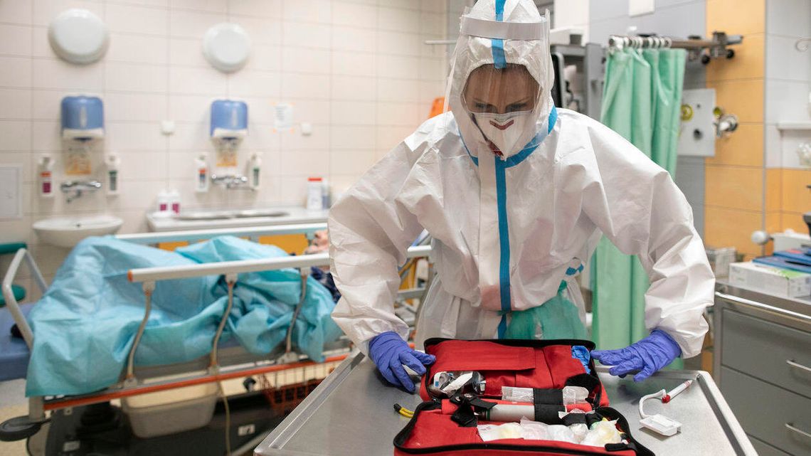 Ekspert: poziom przeciwciał po przechorowaniu COVID-19 spada, ale to nie znaczy, że tracimy odporność