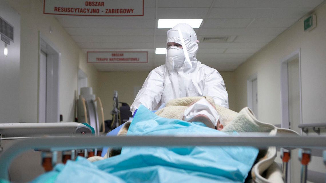 Ekspert: Walka z SARS-CoV-2 to mierzenie się z wrogiem, który posiada potężne siły adaptacyjne