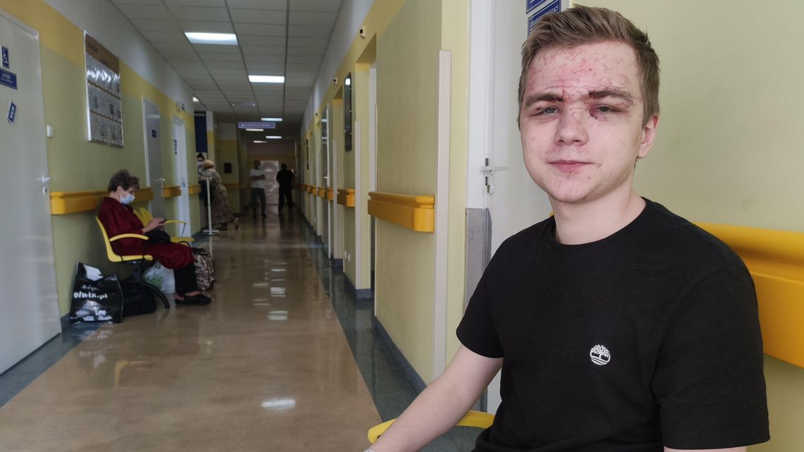 Eksplozja w szkole, ranny Rusłan niesie do karetki nastolatkę. A potem przychodzi straszna wiadomość, że nie przeżyła