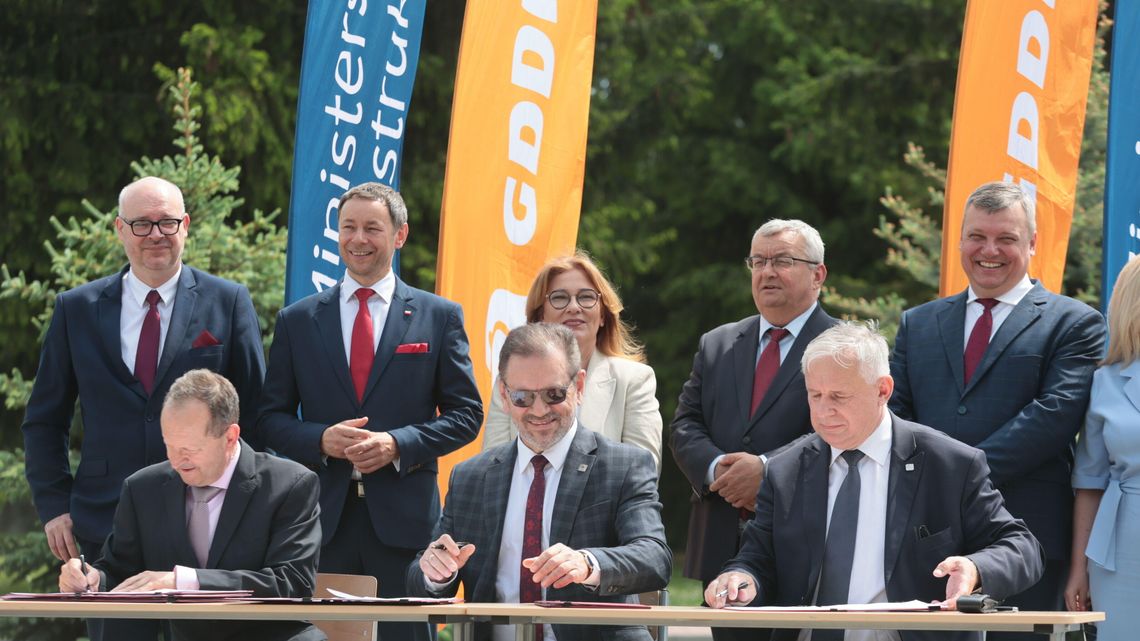 Ekspresówka S12 w budowie. Podpisano umowę na ponad miliard złotych Ekspresówka S12 w budowie. Podpisano umowę na ponad miliard złotych