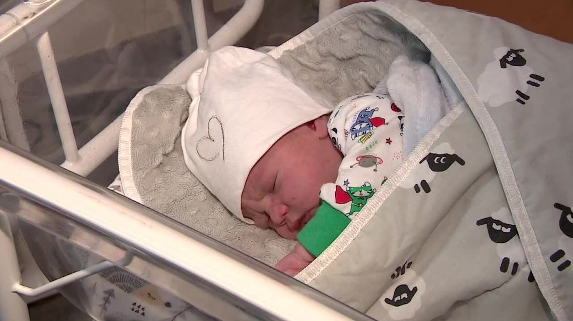 Ekspresowy poród na parkingu przed szpitalem Ekspresowy poród na parkingu przed szpitalem