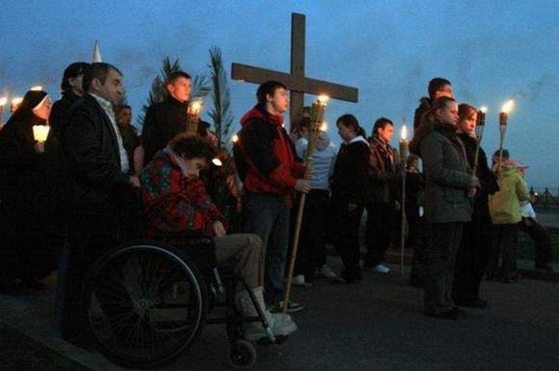 Ekstremalna Droga Krzyżowa: Przejdą 50 km nocą, w milczeniu