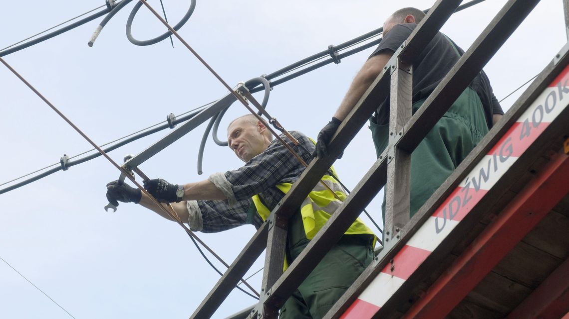 Elektryczna pajęczyna wraca nad al. Racławickie