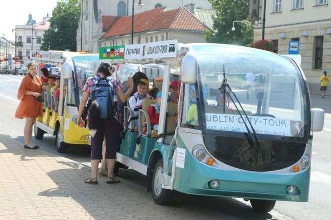 Elektryczne busy z turystami nie wjadą ani na deptak, ani na Stare Miasto Elektryczne busy z turystami nie wjadą ani na deptak, ani na Stare Miasto