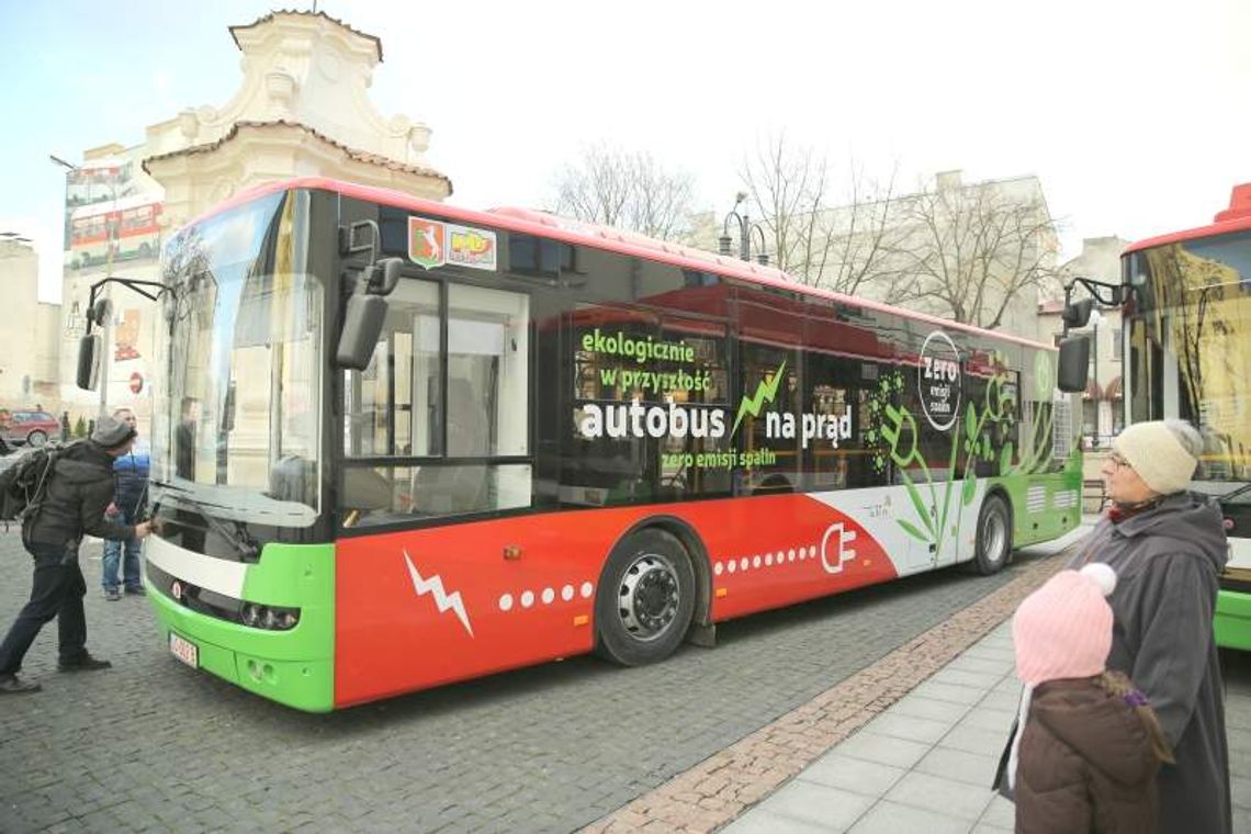 Elektryczny autobus już jeździ po Lublinie. Przejedzie 100 km bez ładowania Elektryczny autobus już jeździ po Lublinie. Przejedzie 100 km bez ładowania