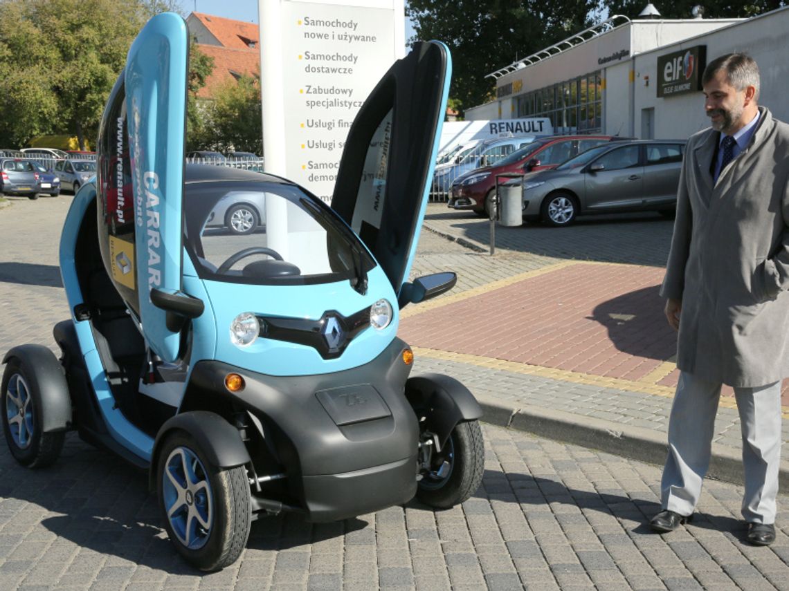 Elektryczny samochód Twizy na ulicach Lublina (wideo)