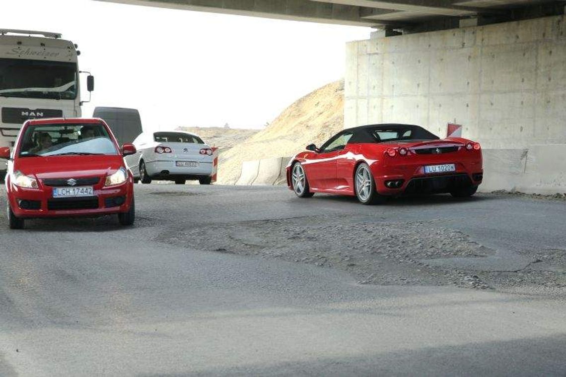 Elizówka: Ta dziura przerosła drogowców (wideo)