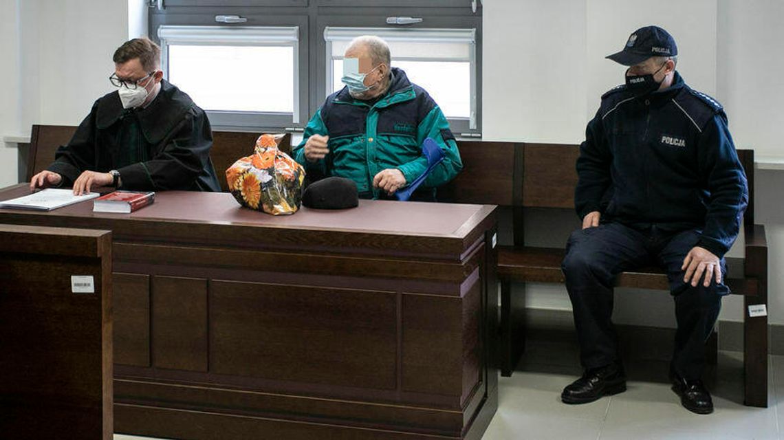 Emeryt z Kraśnika latami znęcał się nad żoną. Kobieta przeżyła tylko dzięki zbiegowi okoliczności Emeryt z Kraśnika latami znęcał się nad żoną. Kobieta przeżyła tylko dzięki zbiegowi okoliczności