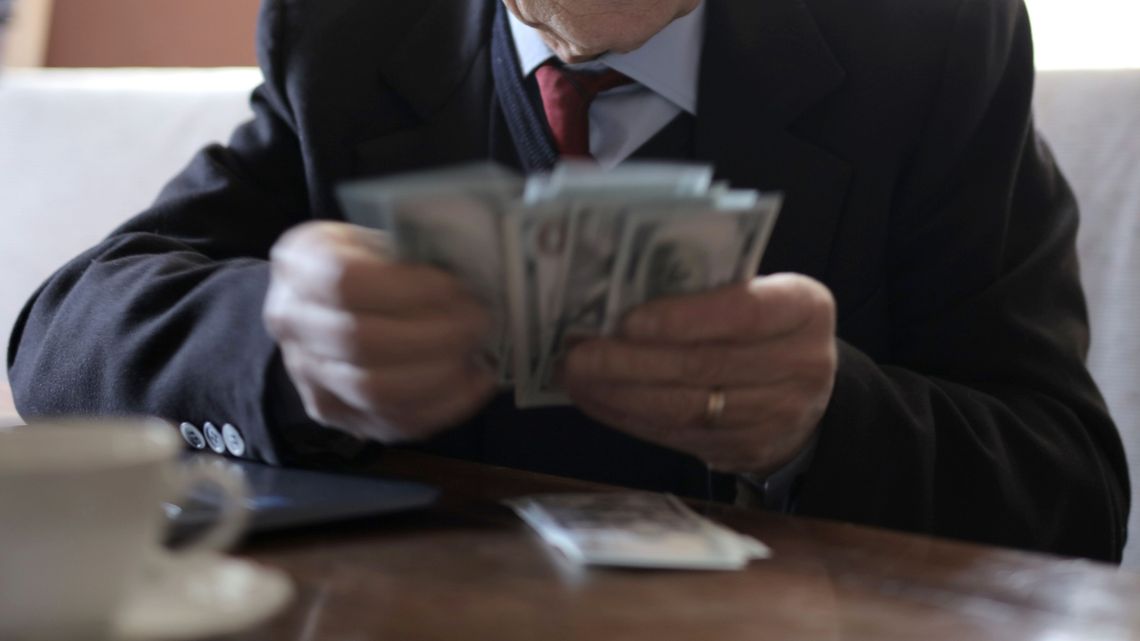 Emeryt z woj. lubelskiego ma 77,5 mln zł długu!