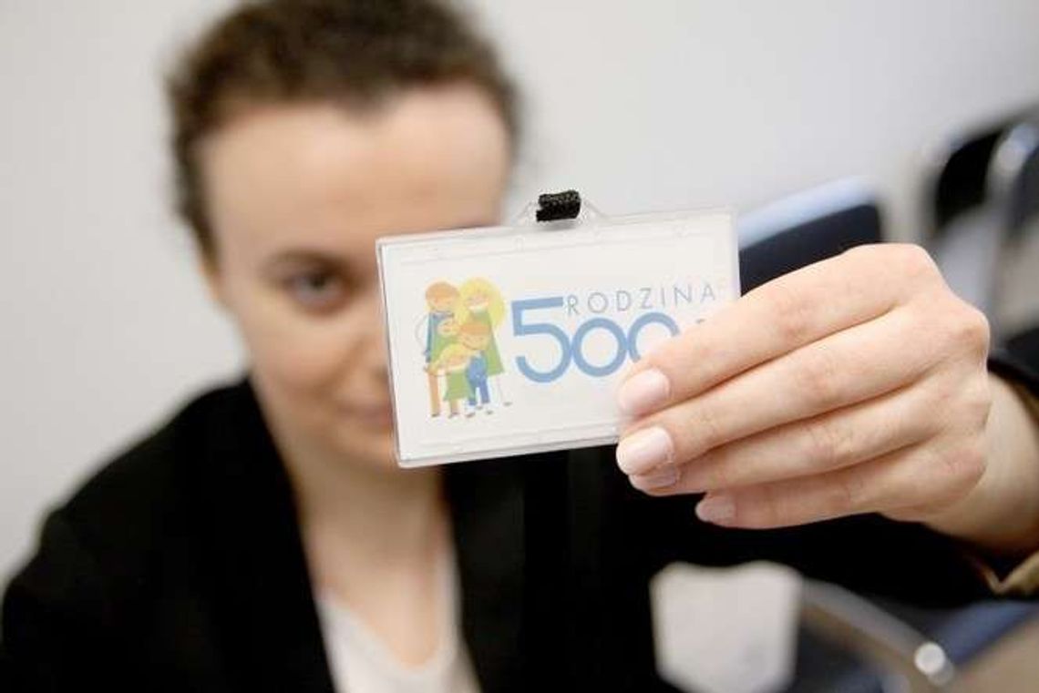 Emigracja czeka na 500+. Ośrodek nie ma pieniędzy, bo nie złożył wniosku do wojewody