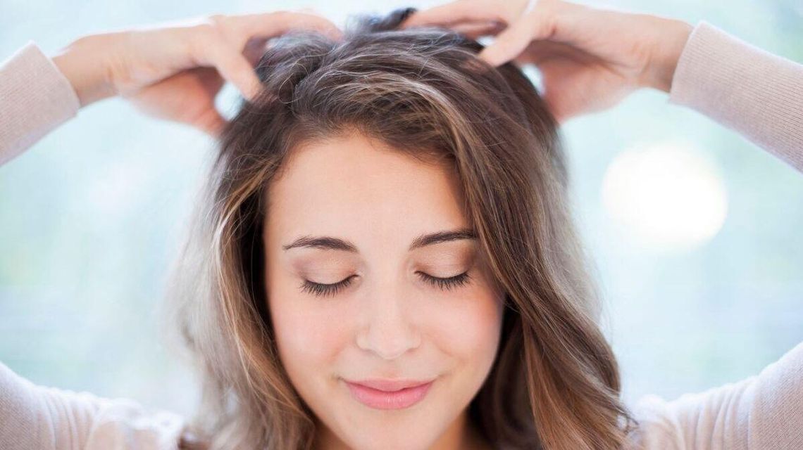 Enzymatyczny peeling do skóry głowy – trychologiczny produkt, który przywróci zdrowie Twoim włosom Enzymatyczny peeling do skóry głowy – trychologiczny produkt, który przywróci zdrowie Twoim włosom