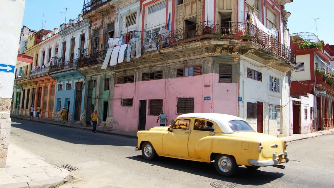 Epidemia koronawirusa na Kubie. Seniorzy dostają kilka marchewek i bananów