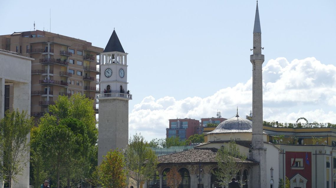 Epidemia w Albanii. Zakaz wychodzenia, wojsko na ulicach i SMS od premiera „Ta wojna to nie zabawa"