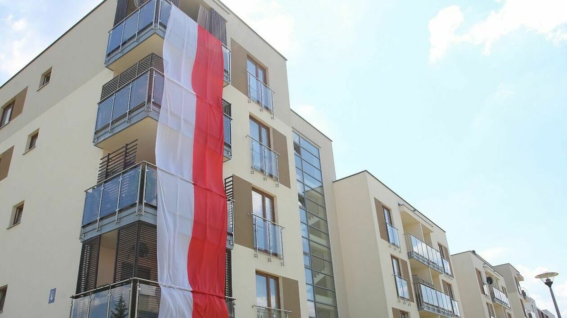 Euro 2020. Olbrzymia flaga przy Koralowej w Lublinie