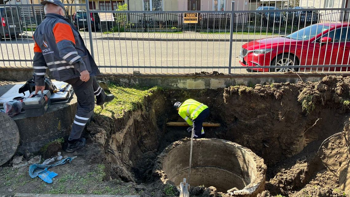 Ewakuacja szkoły w Werbkowicach. Koparka uszkodziła rurę z gazem Ewakuacja szkoły w Werbkowicach. Koparka uszkodziła rurę z gazem