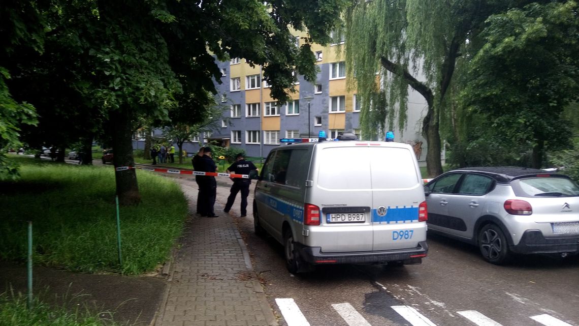 Ewakuacja w bloku na LSM w Lublinie. Mężczyzna miał granat ręczny i rewolwer