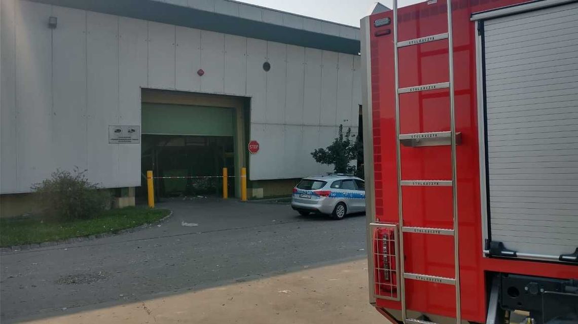 Ewakuacja w sortowni odpadów. Ściągali tam policyjnych kontrterrorystów Ewakuacja w sortowni odpadów. Ściągali tam policyjnych kontrterrorystów